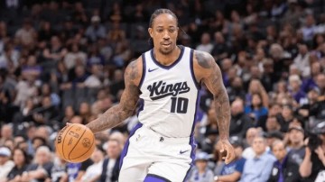 美媒：勇士有意德罗赞和克拉克斯顿，正讨论三方交易可能性