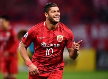 乐鱼体育网站-上港中锋位置有望迎来新援助阵，已跟着俱乐部冬训，踢过亚冠主力