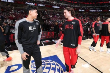 小崔完成NBA生涯首个运动战进球！6投1中差距明显